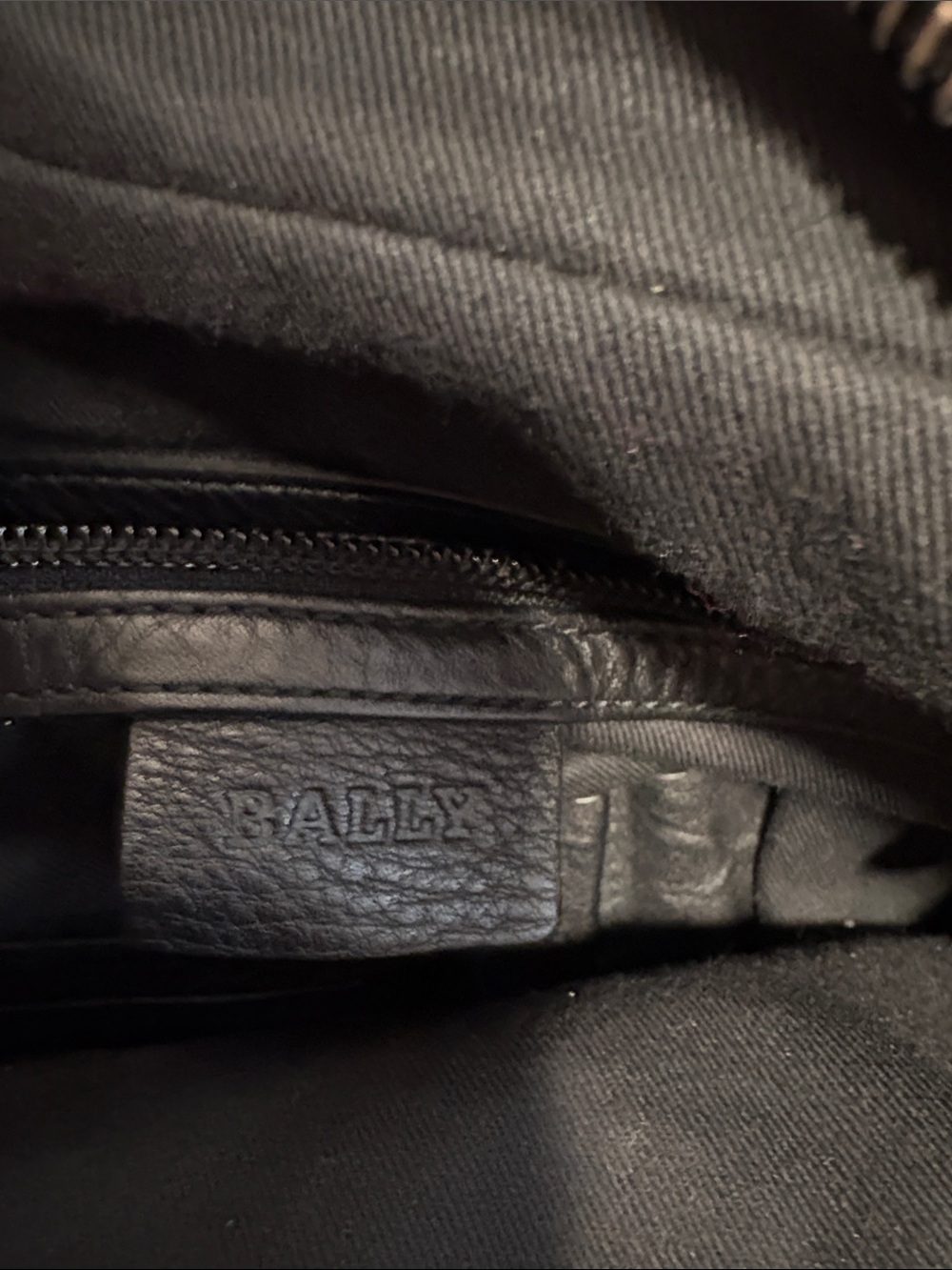 BALLY black pebble leather messenger bag with dust cover - Picture 2 of 6